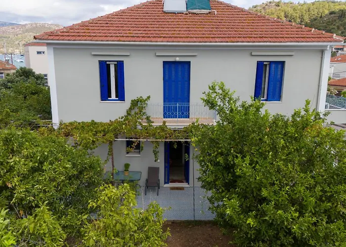 Captains' House Villa *
