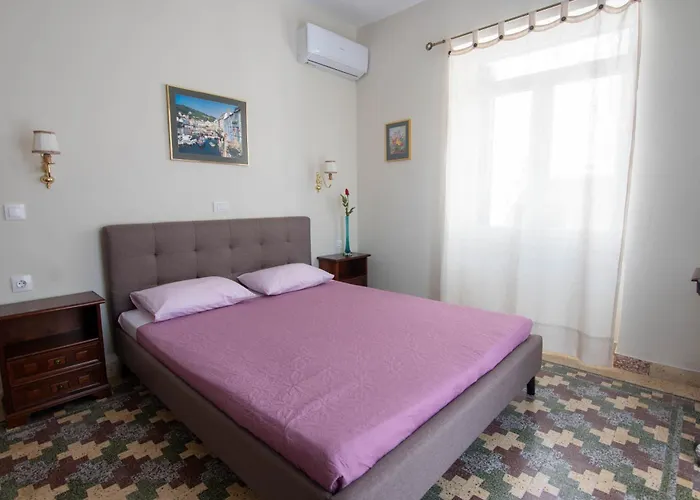 Villa Captains' House *